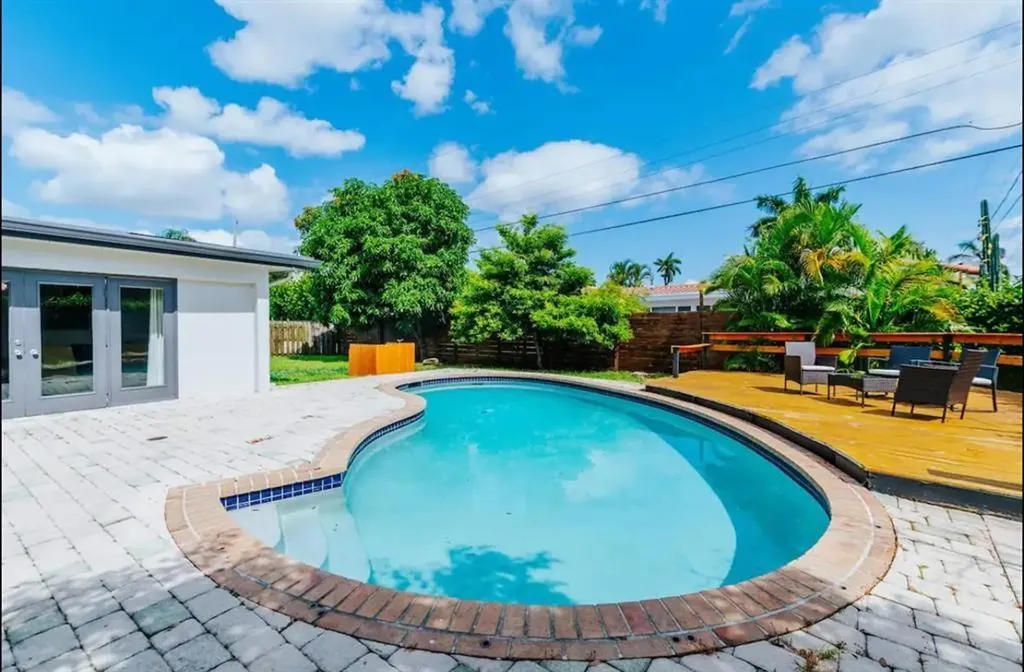 2521 NE 51st Street Lighthouse Point FL 33064