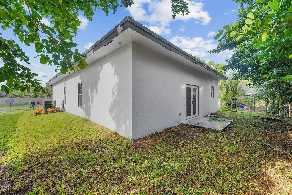 2407 NW 8 Street Fort Lauderdale FL 33311