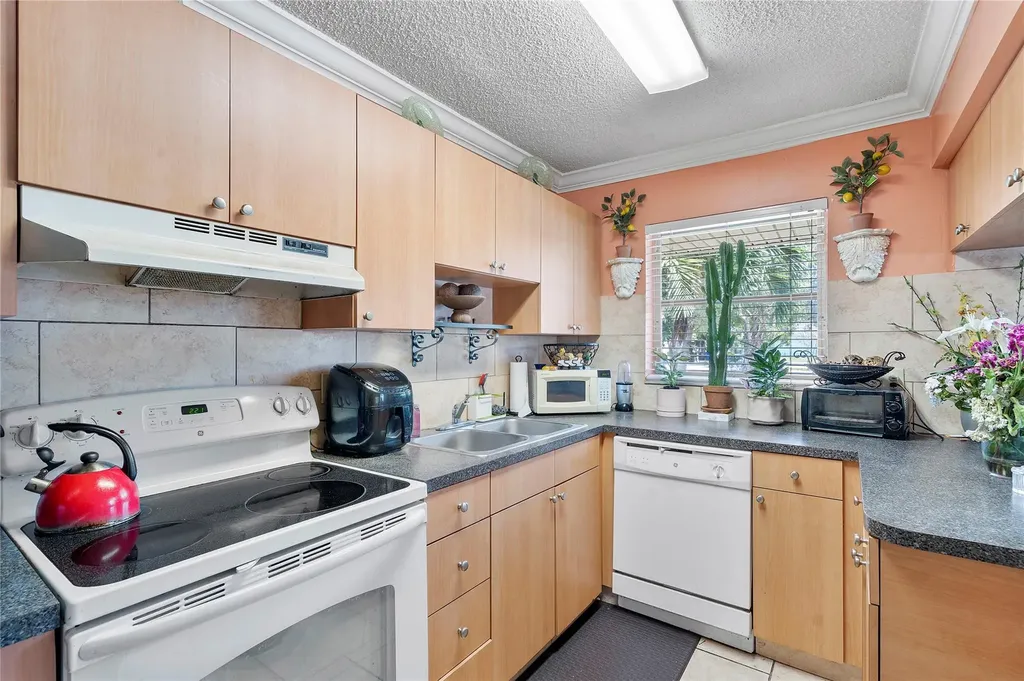 5829 Taylor Street Hollywood FL 33021