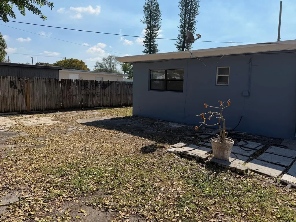 5821 Taft Street Hollywood FL 33021