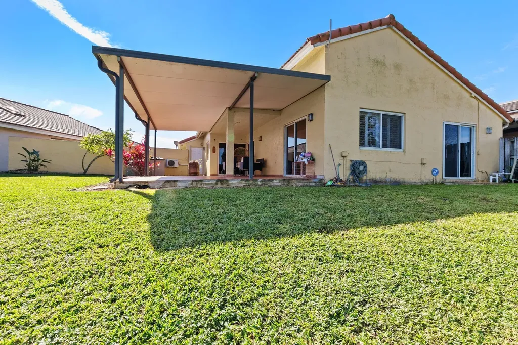 15141 Brighton Lane Davie FL 33331