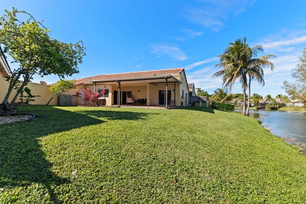 15141 Brighton Lane Davie FL 33331