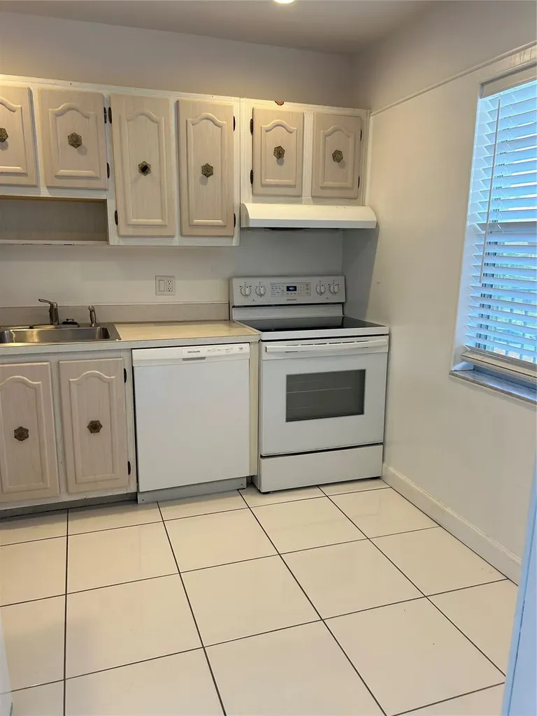 31 Abbey Lane Delray Beach FL 33446