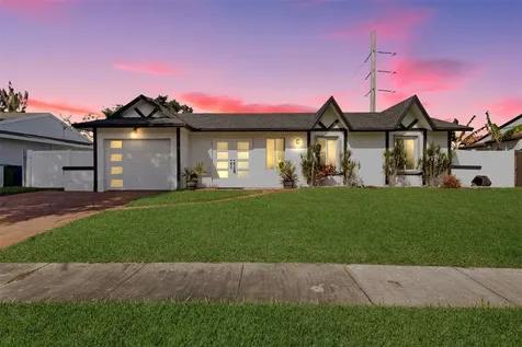9231 N Cypress Circle Miramar FL 33025
