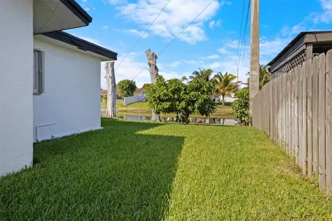 9231 N Cypress Circle Miramar FL 33025