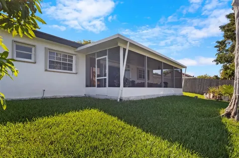9231 N Cypress Circle Miramar FL 33025