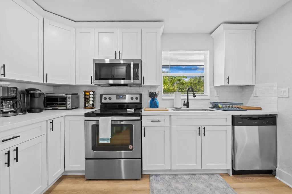 415 SE 3rd Avenue Delray Beach FL 33483