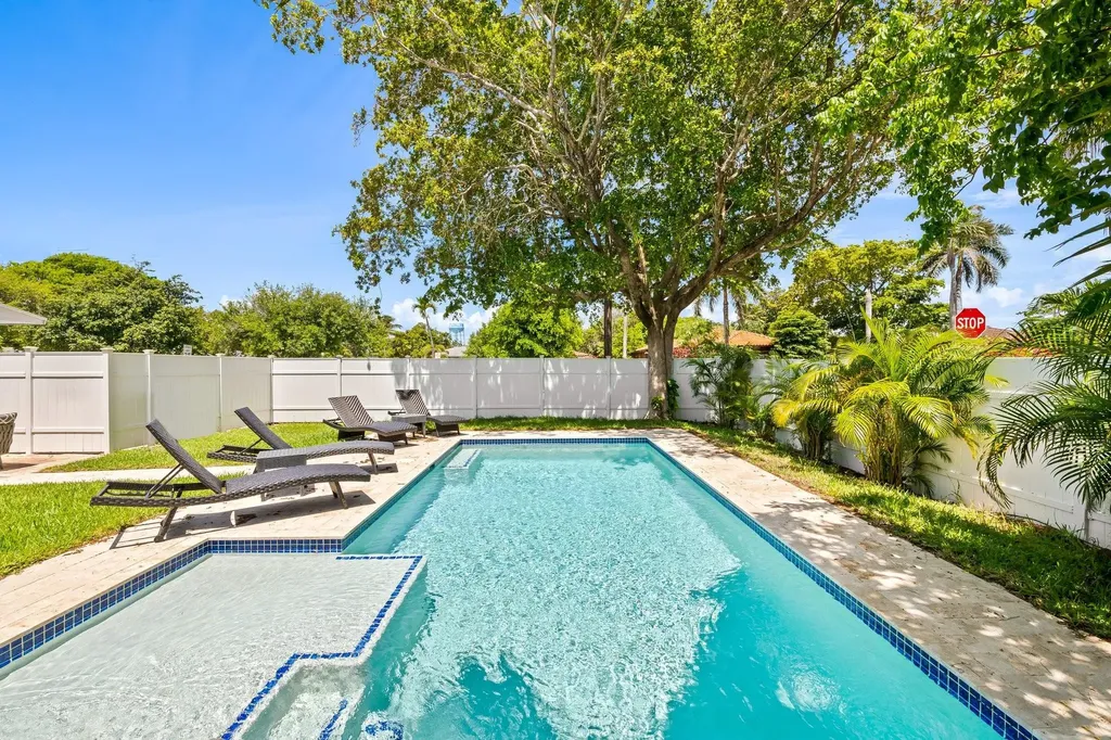 415 SE 3rd Avenue Delray Beach FL 33483