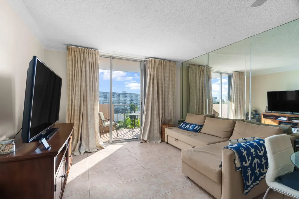777 S Federal Hy Pompano Beach FL 33062