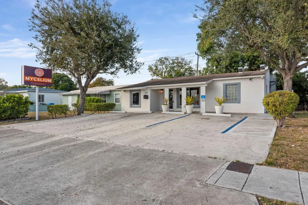 141 E Commercial Boulevard Oakland Park FL 33334