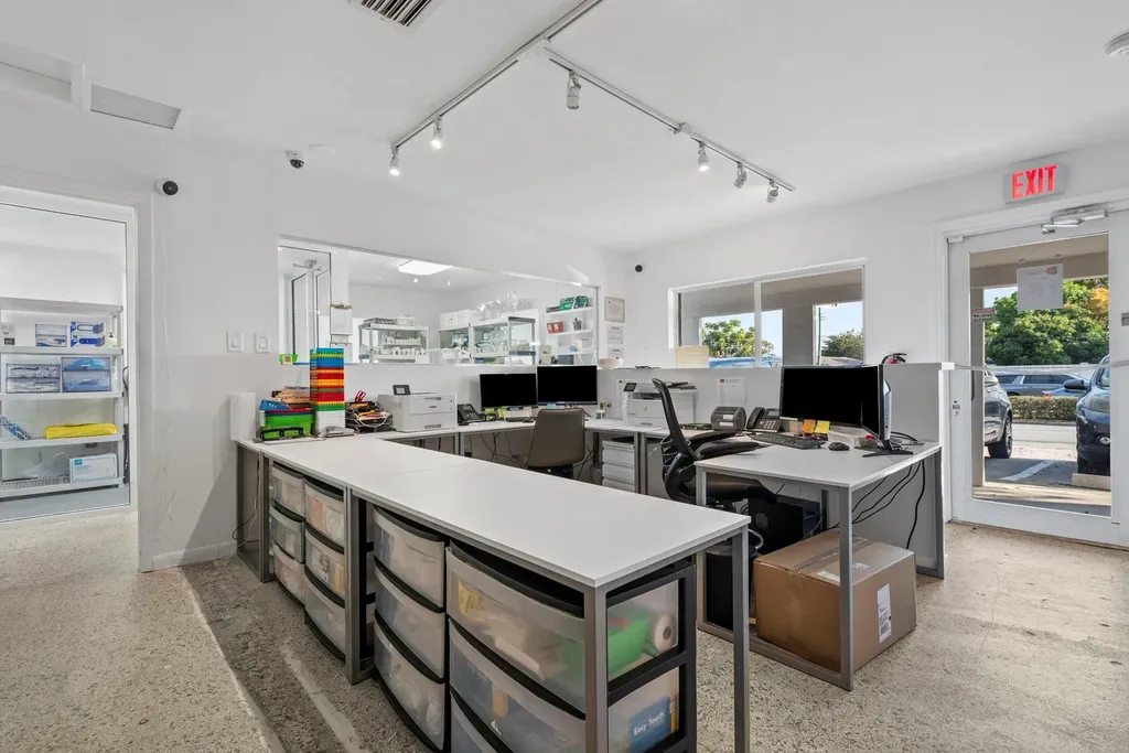 141 E Commercial Boulevard Oakland Park FL 33334
