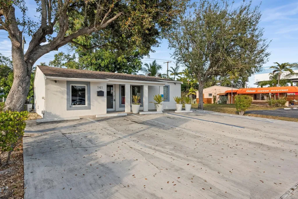 141 E Commercial Boulevard Oakland Park FL 33334