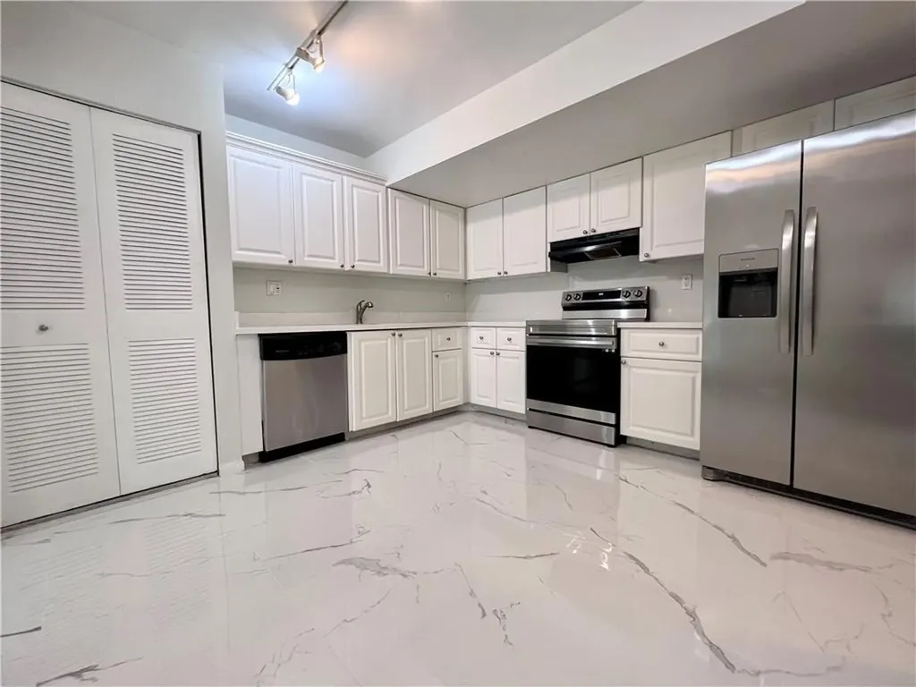 701 N Pine Island Road Plantation FL 33324