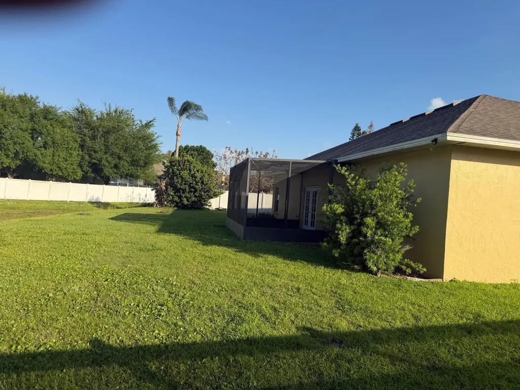 123 Ruby Lake Winter Haven FL 33884