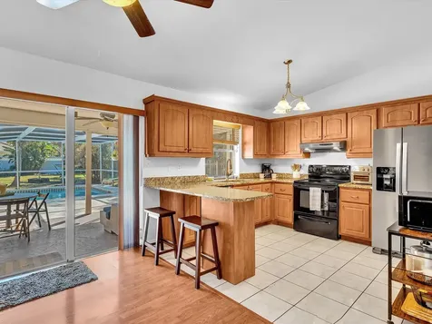 895 NW 87th Avenue Coral Springs FL 33071