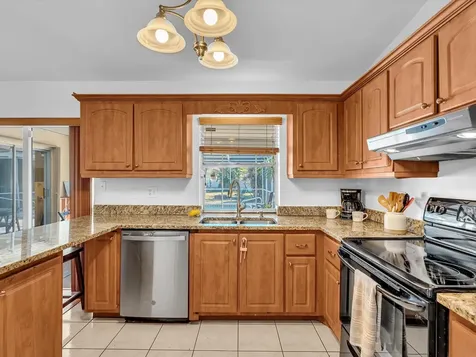 895 NW 87th Avenue Coral Springs FL 33071