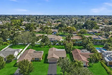 895 NW 87th Avenue Coral Springs FL 33071