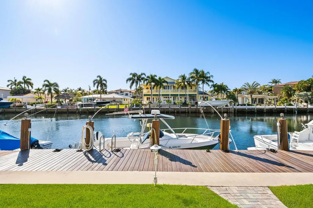 2400 NE 36th Street Lighthouse Point FL 33064