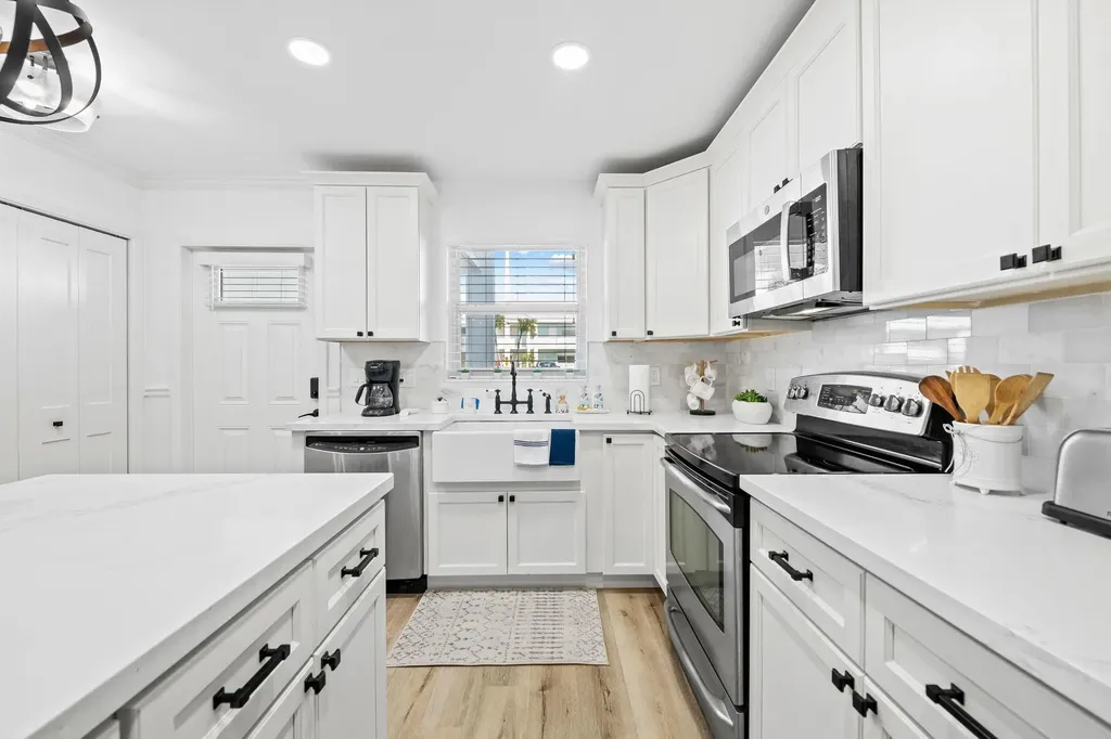 2400 NE 36th Street Lighthouse Point FL 33064