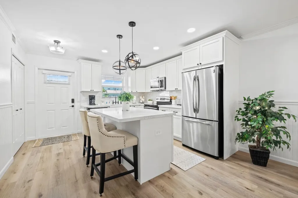2400 NE 36th Street Lighthouse Point FL 33064