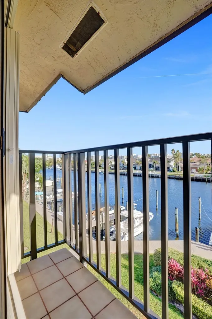 270 Captains Walk Delray Beach FL 33483