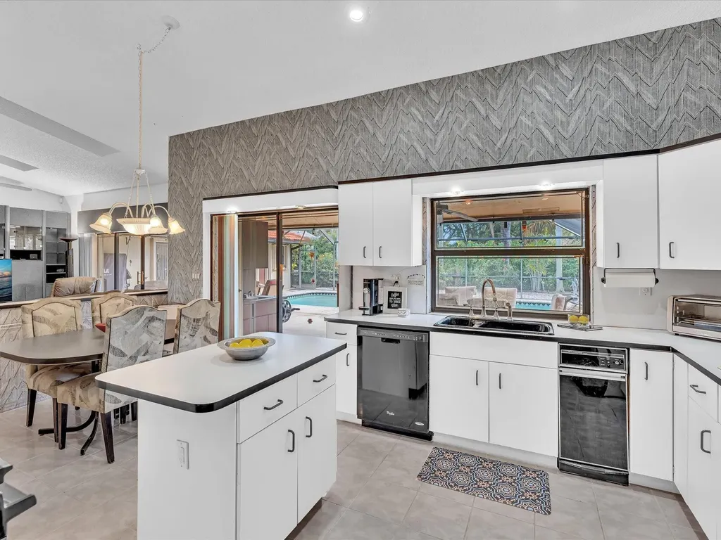 5355 N Springs Way Coral Springs FL 33076