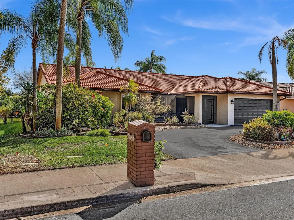 5355 N Springs Way Coral Springs FL 33076
