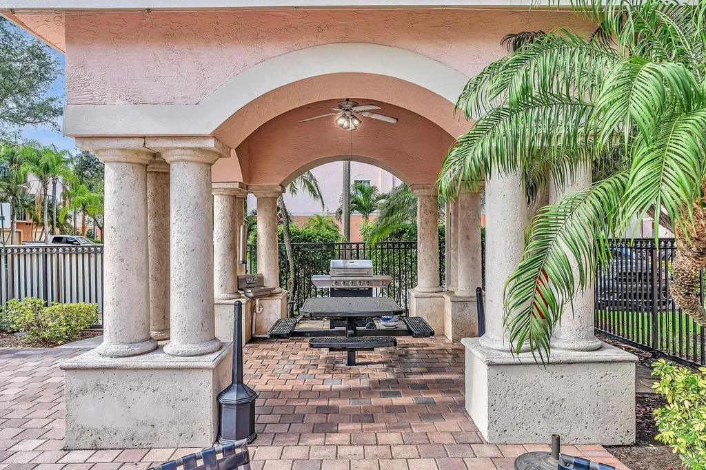 2131 SE 10th Avenue Fort Lauderdale FL 33316