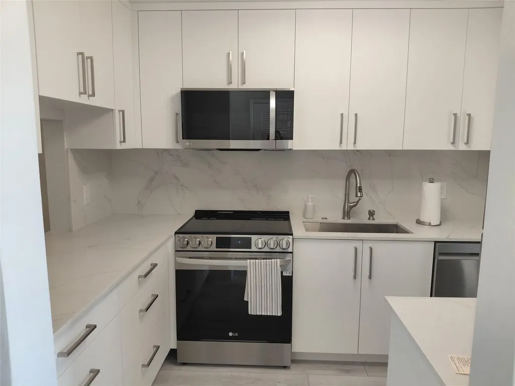 1951 NE 39th Street Lighthouse Point FL 33064