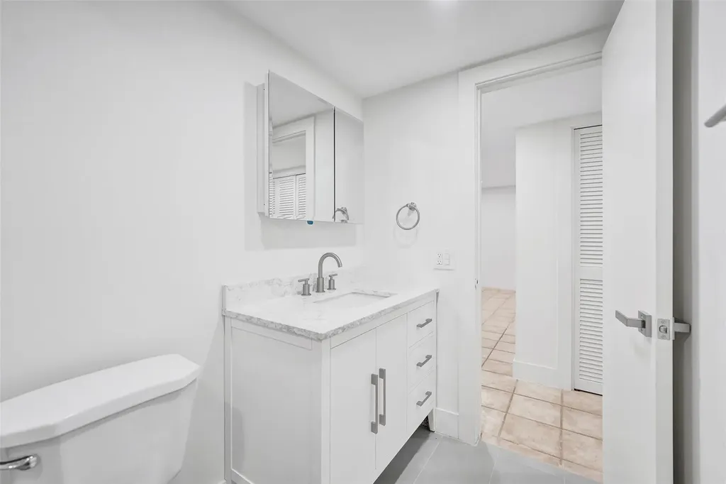 4040 N Hills Drive Hollywood FL 33021