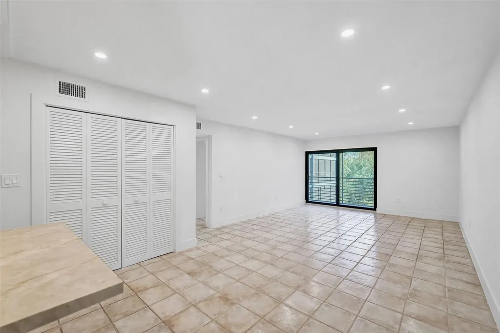 4040 N Hills Drive Hollywood FL 33021