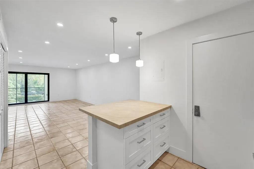 4040 N Hills Drive Hollywood FL 33021
