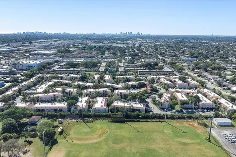 5218 NE 6th Avenue Oakland Park FL 33334