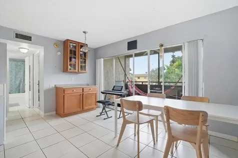 5218 NE 6th Avenue Oakland Park FL 33334