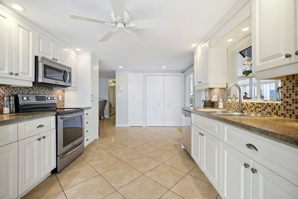 5555 Lakeshore Drive Fort Lauderdale FL 33312