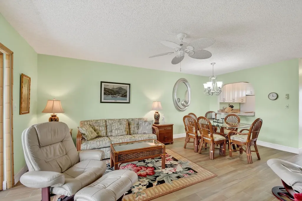 2856 Garden Drive Lake Worth FL 33461