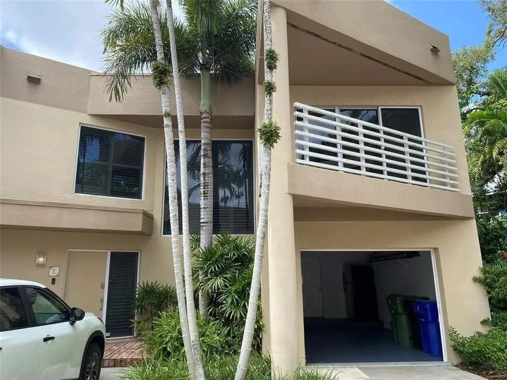 101 SE 15th Avenue Fort Lauderdale FL 33301