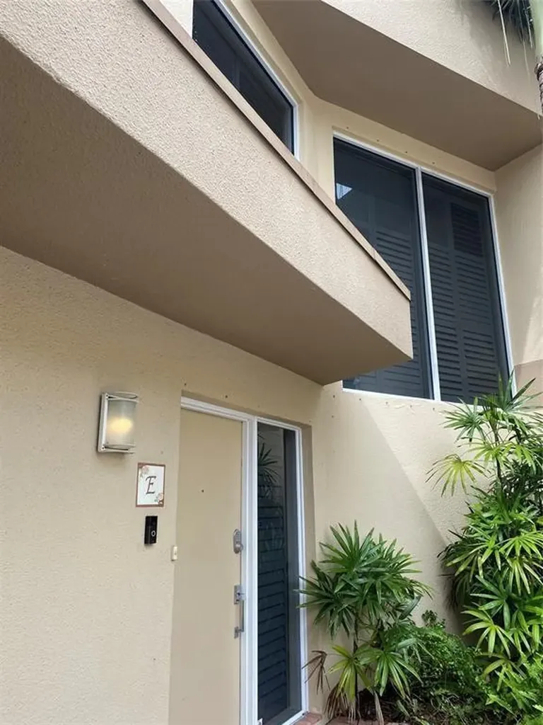 101 SE 15th Avenue Fort Lauderdale FL 33301