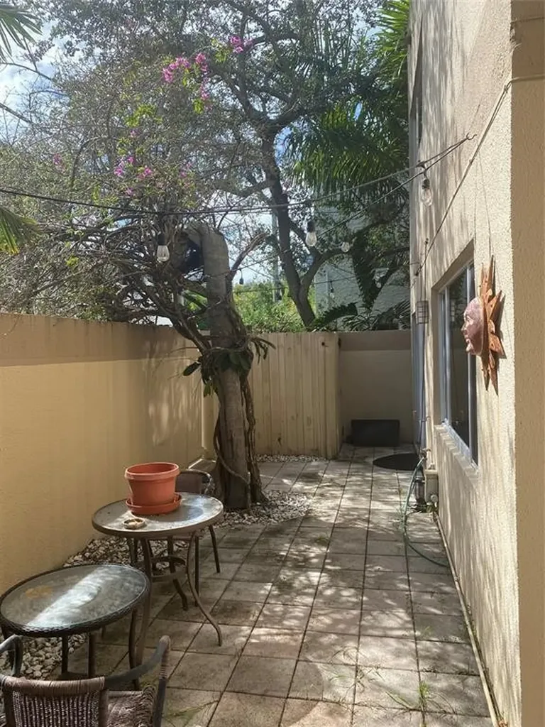 101 SE 15th Avenue Fort Lauderdale FL 33301