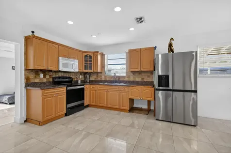 3800 SW 31st Drive West Park FL 33023