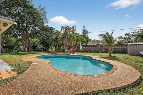 3800 SW 31st Drive West Park FL 33023