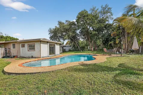 3800 SW 31st Drive West Park FL 33023