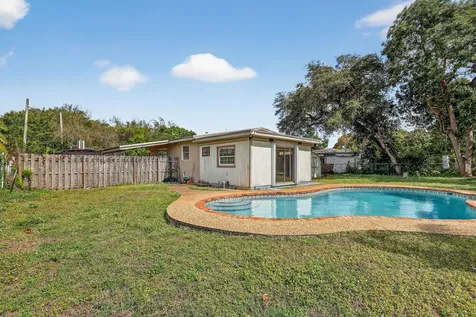 3800 SW 31st Drive West Park FL 33023
