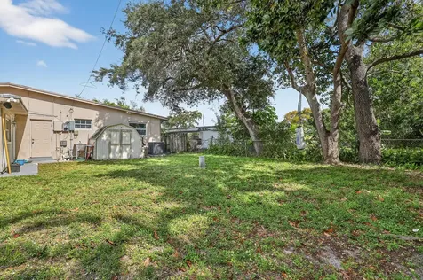 3800 SW 31st Drive West Park FL 33023