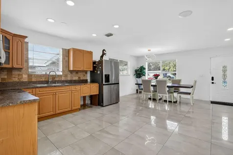 3800 SW 31st Drive West Park FL 33023