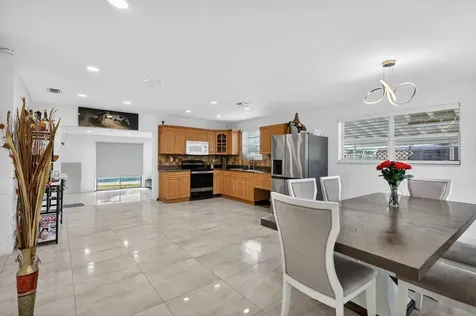 3800 SW 31st Drive West Park FL 33023