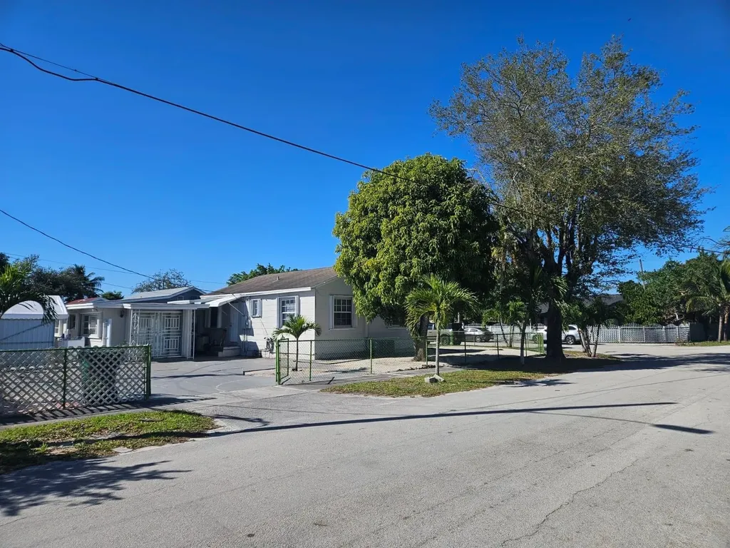 3500 NW 12th Street Miami FL 33125
