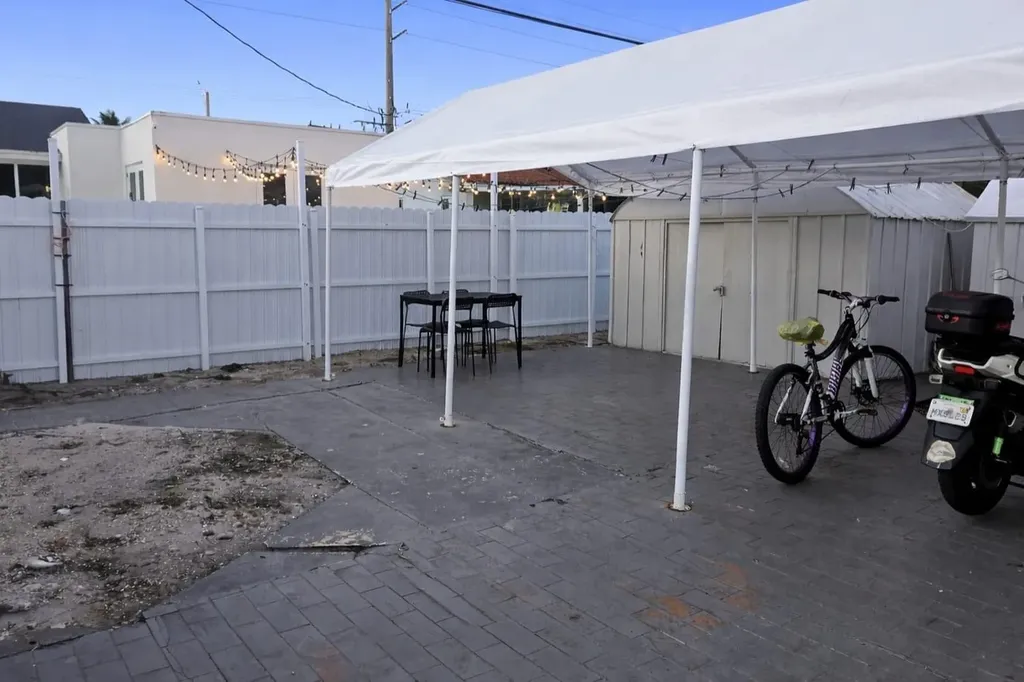3500 NW 12th Street Miami FL 33125