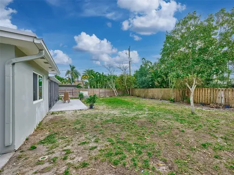 440 NW 37th Street Oakland Park FL 33309