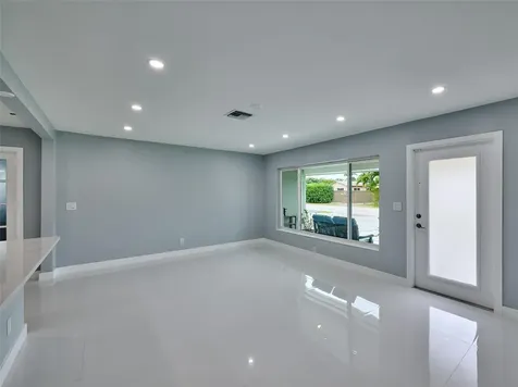 440 NW 37th Street Oakland Park FL 33309